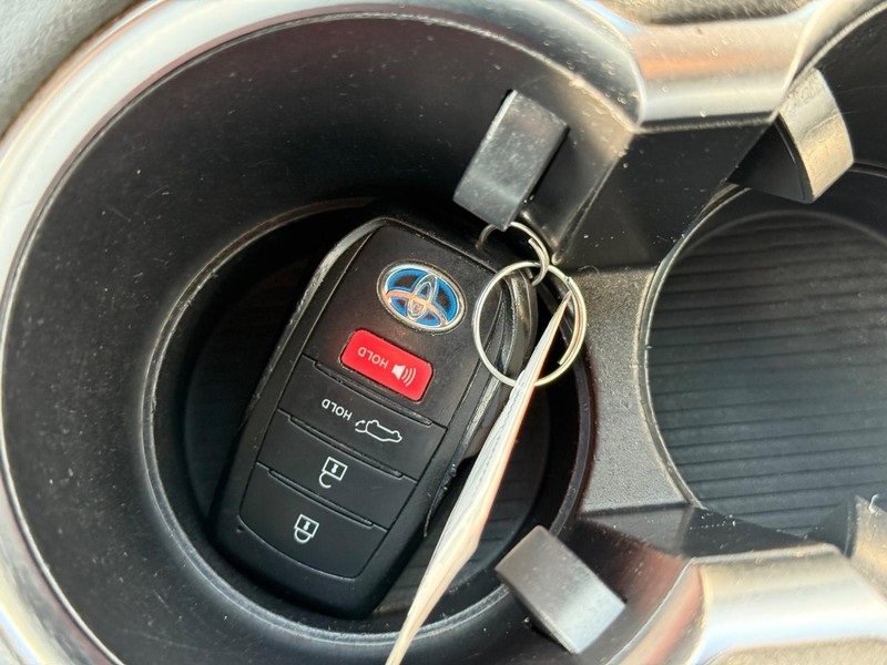 Used 2021 Toyota Venza XLE w/ Softex Package image 31