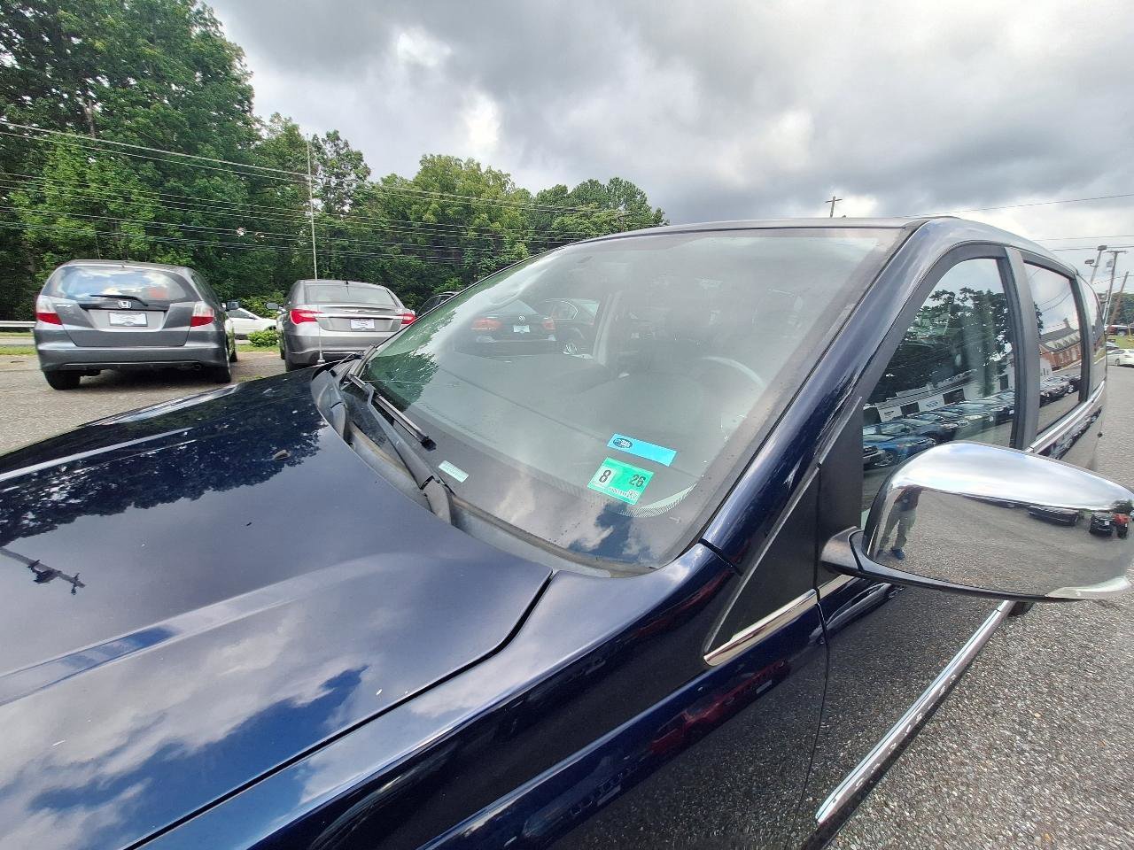 Used 2015 Chrysler Town & Country Touring-L w/ Driver Convenience Group image 14