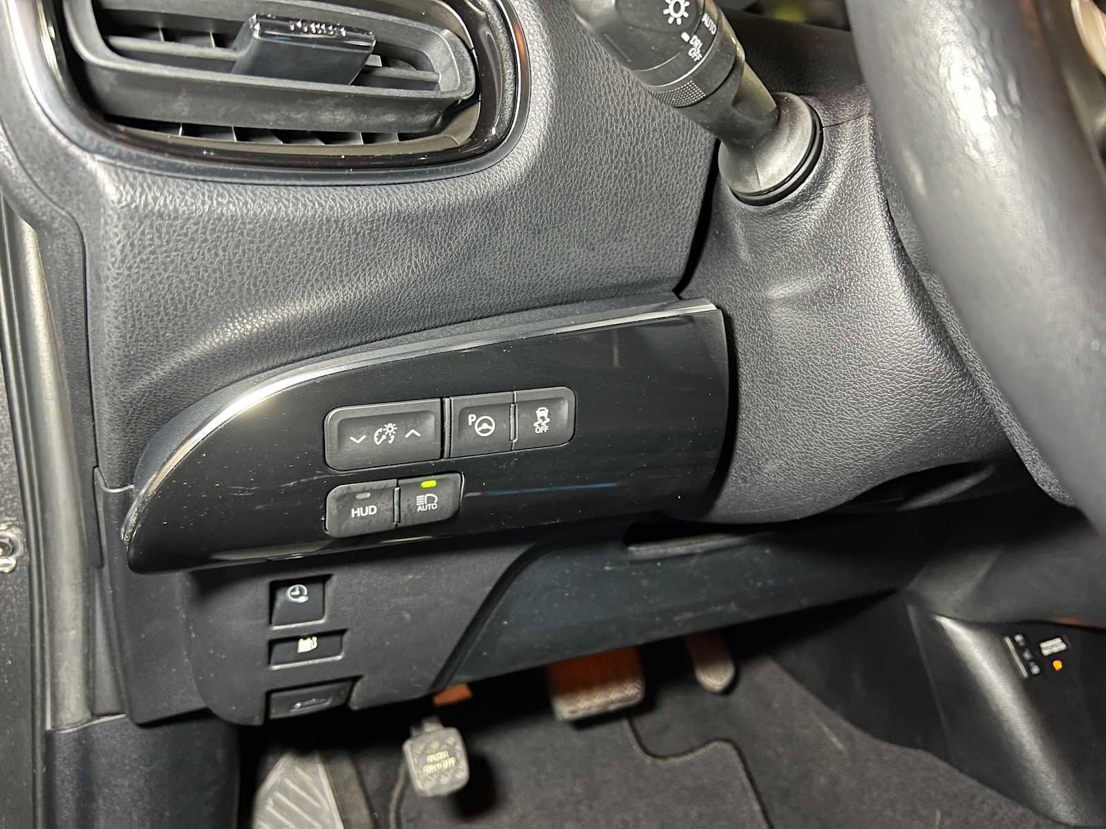 Used 2017 Toyota Prius Prime Premium image 25