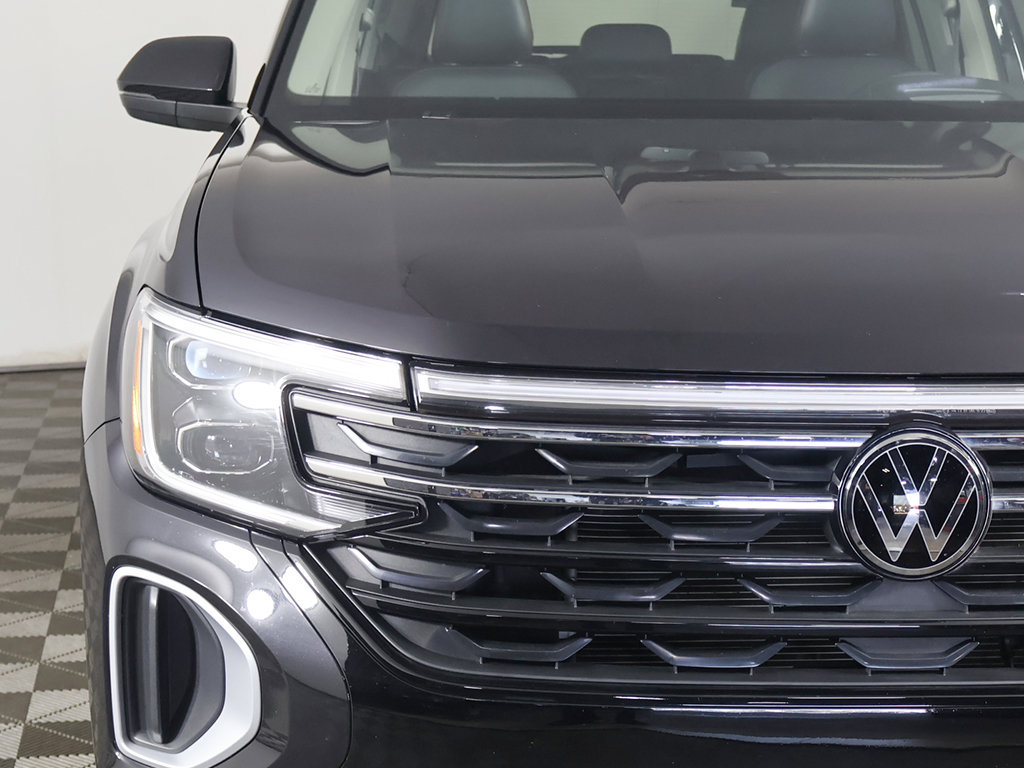 Used 2024 Volkswagen Atlas Peak Edition SEL AWD/4WD image 16