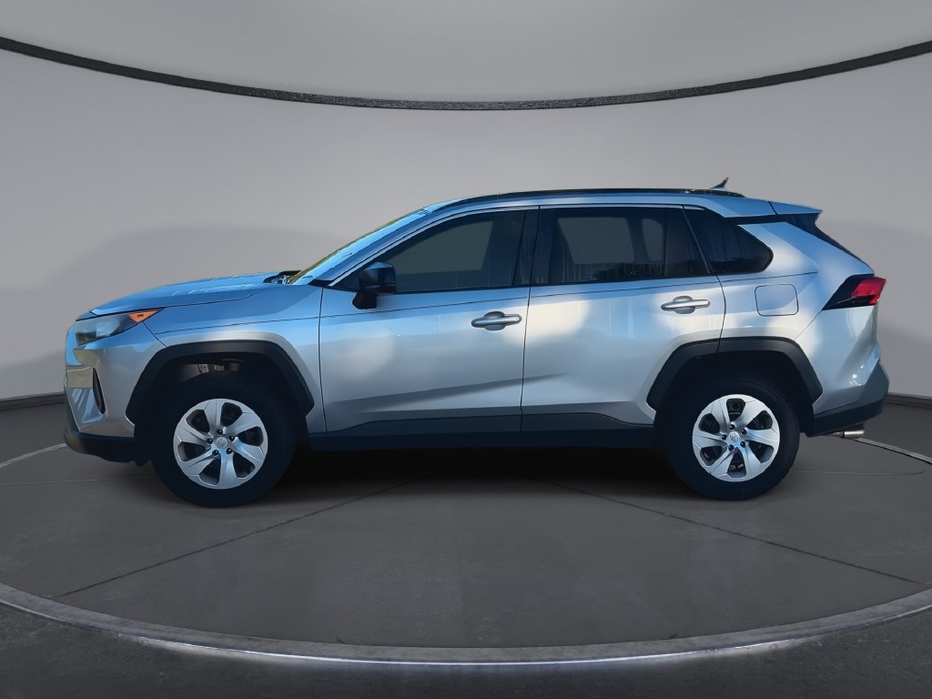 Used 2019 Toyota RAV4 LE FWD image 5