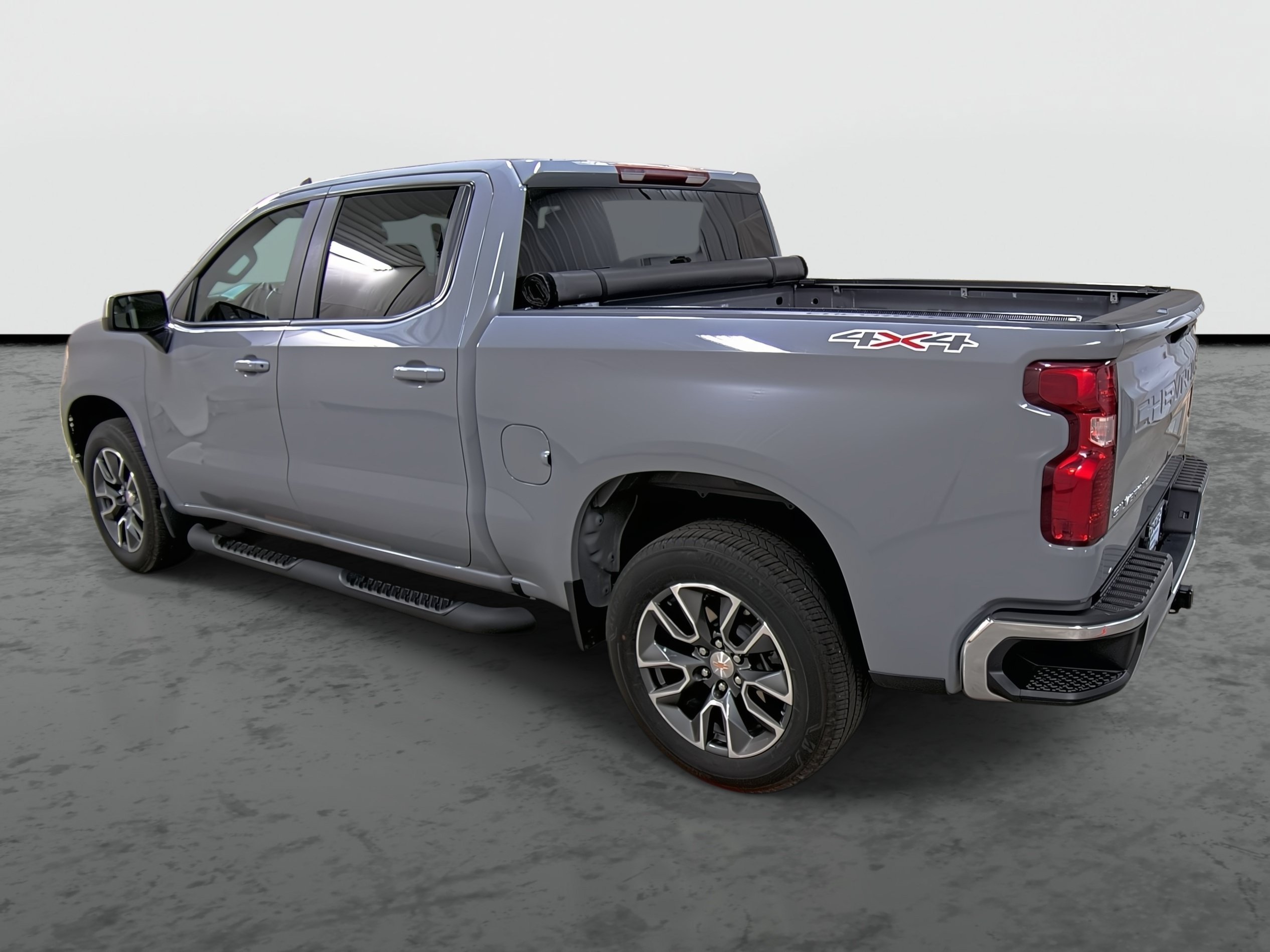 Used 2024 Chevrolet Silverado 1500 LT AWD/4WD image 2
