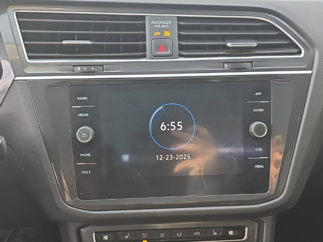 Used 2021 Volkswagen Tiguan SE image 28