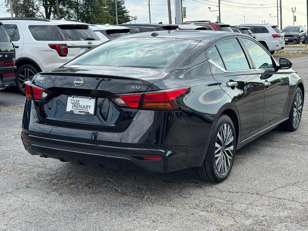 Used 2024 Nissan Altima 2.5 SV FWD image 3