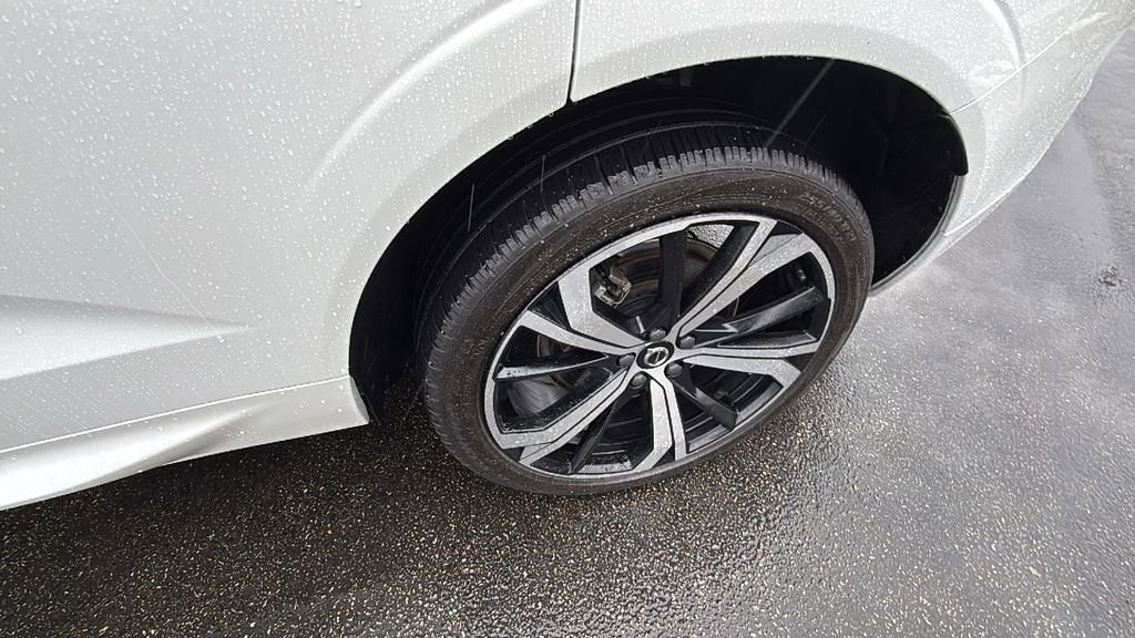 Certified 2024 Volvo XC60 T8 Ultimate w/ Climate Package image 33