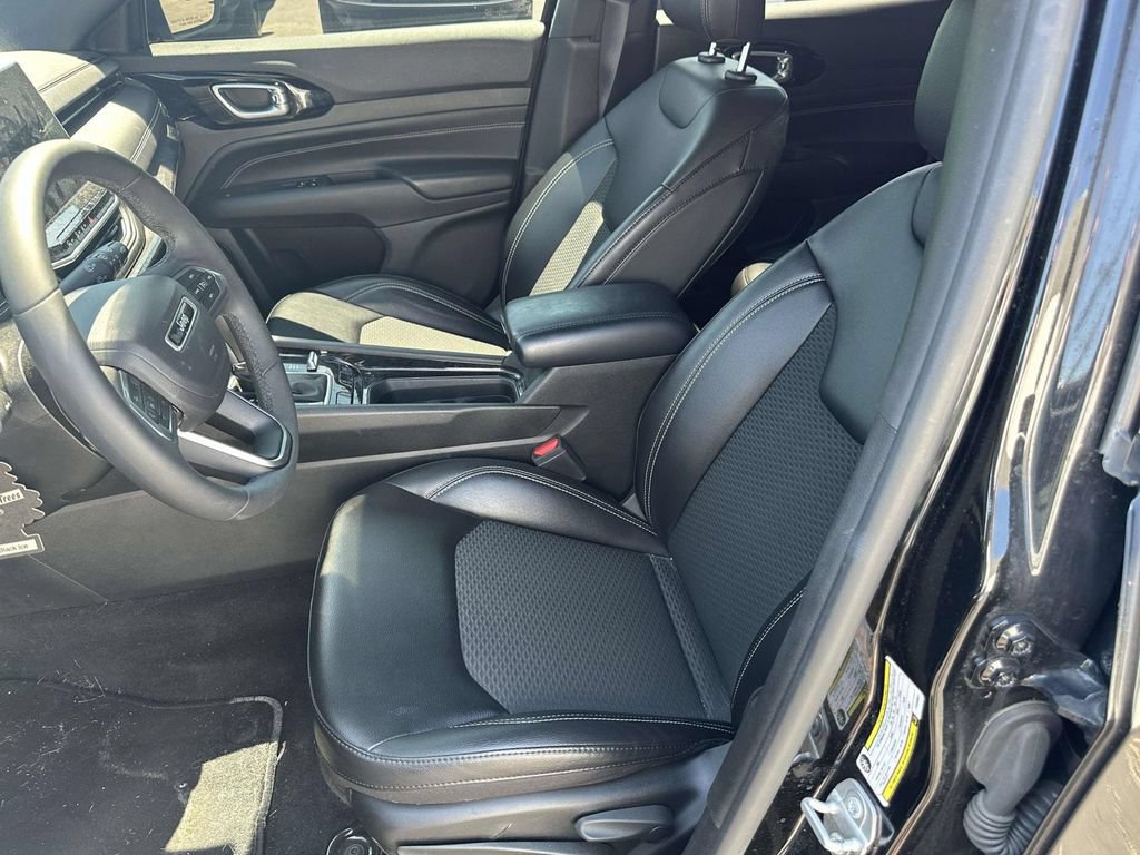 Used 2023 Jeep Compass Latitude AWD/4WD image 17