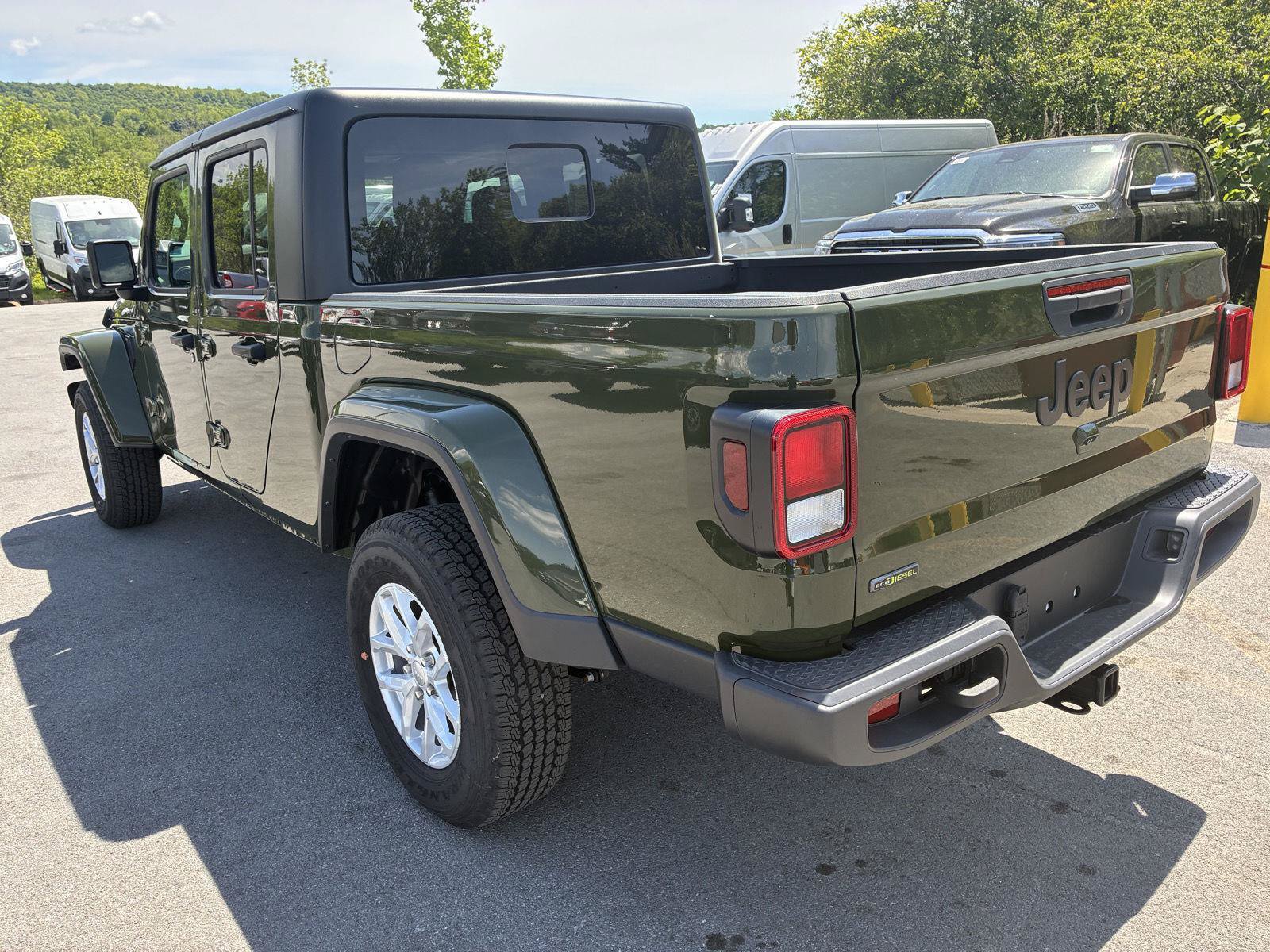New 2023 Jeep Gladiator Sport AWD/4WD image 7