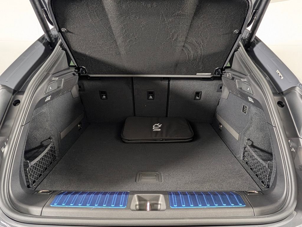 New 2026 Porsche Macan Electric image 18