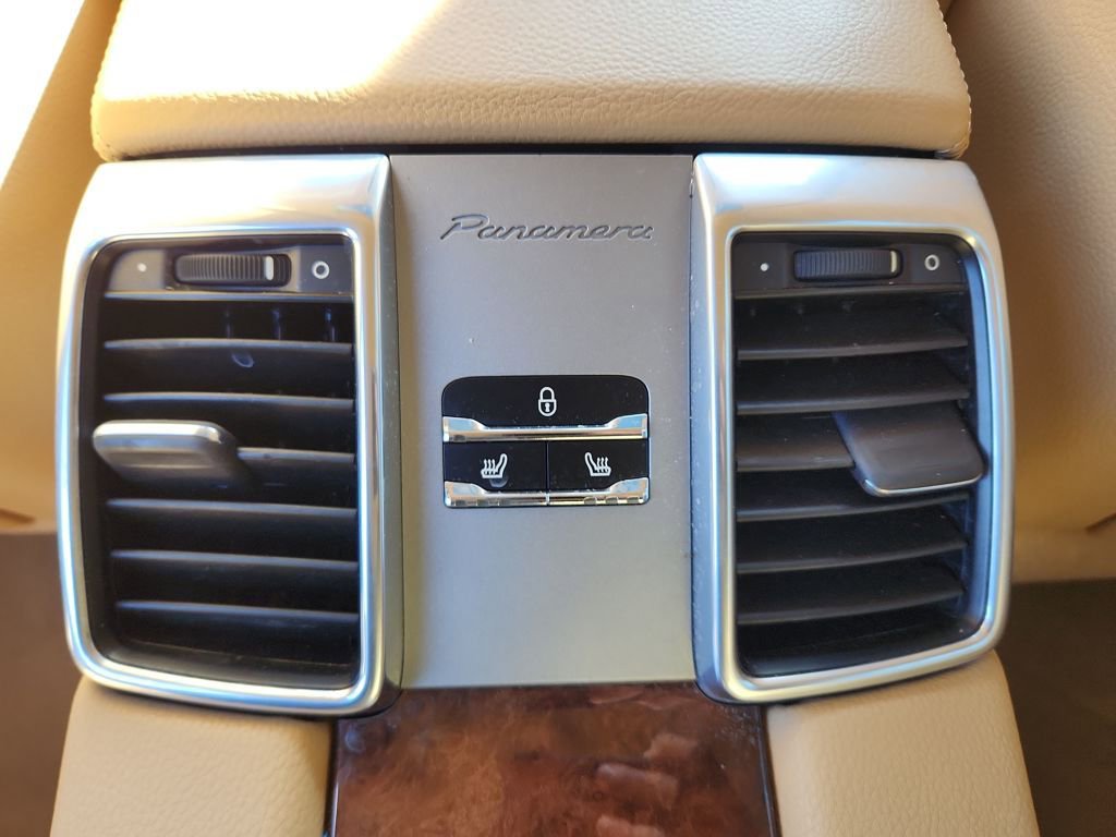 Used 2013 Porsche Panamera 4 Platinum Edition image 28