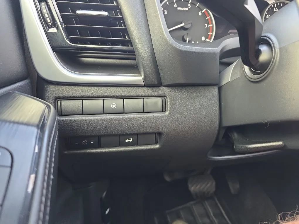 Used 2022 Nissan Rogue SV w/ SV Premium Package image 23