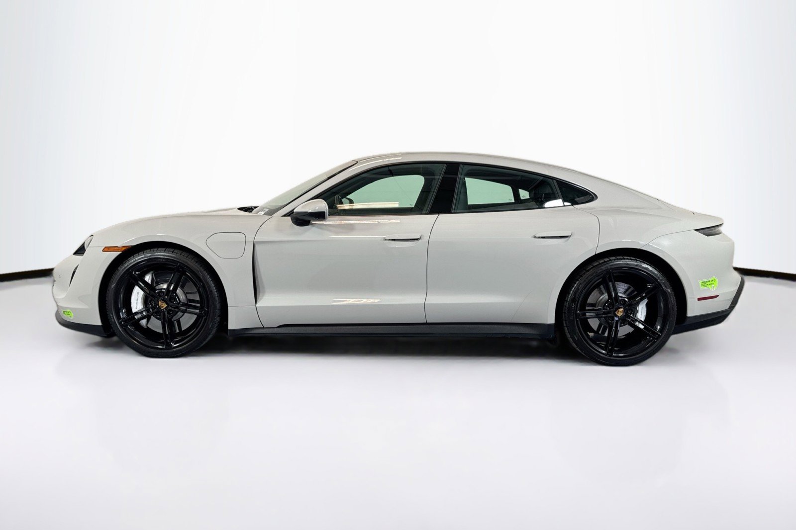 Used 2022 Porsche Taycan image 8