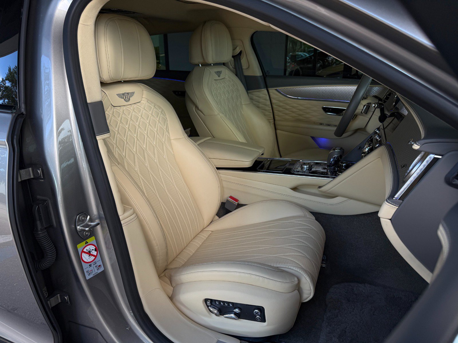 Used 2023 Bentley Flying Spur V8 AWD/4WD image 32