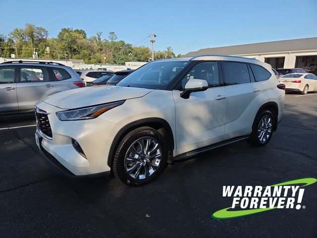 Used 2021 Toyota Highlander Limited AWD/4WD image 3