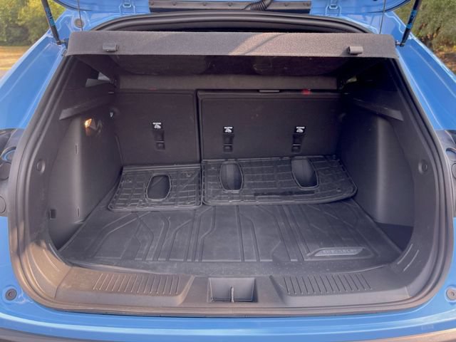 Used 2024 Chevrolet Trax RS w/ Sunroof Package FWD image 25
