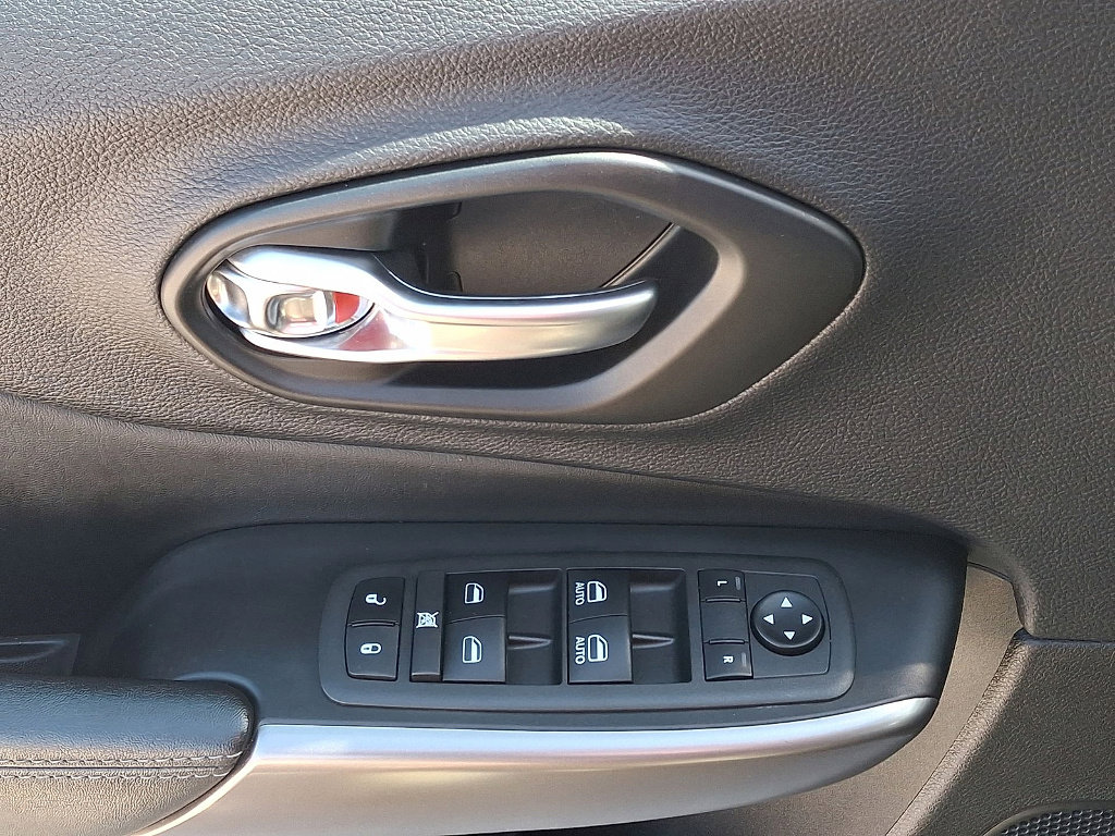 Certified 2022 Jeep Cherokee Latitude Lux w/ Mopar Interior Package image 10