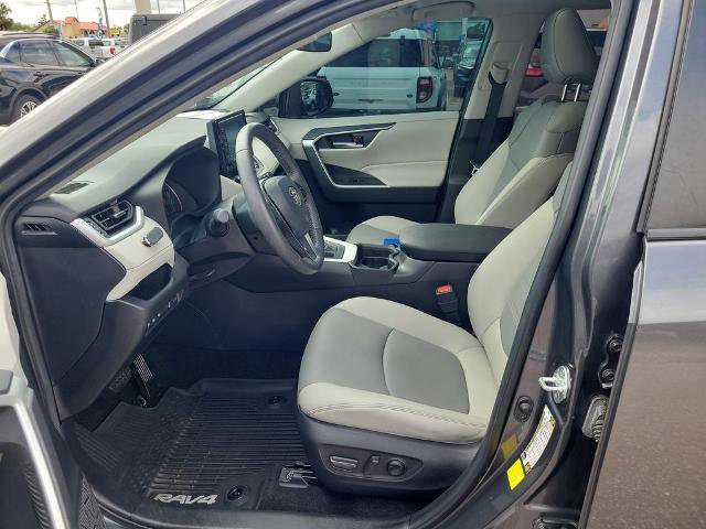 Used 2021 Toyota RAV4 XLE Premium image 21