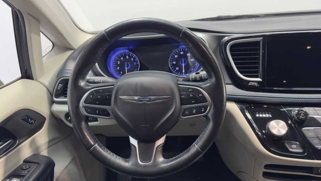 Used 2021 Chrysler Pacifica Touring-L image 21