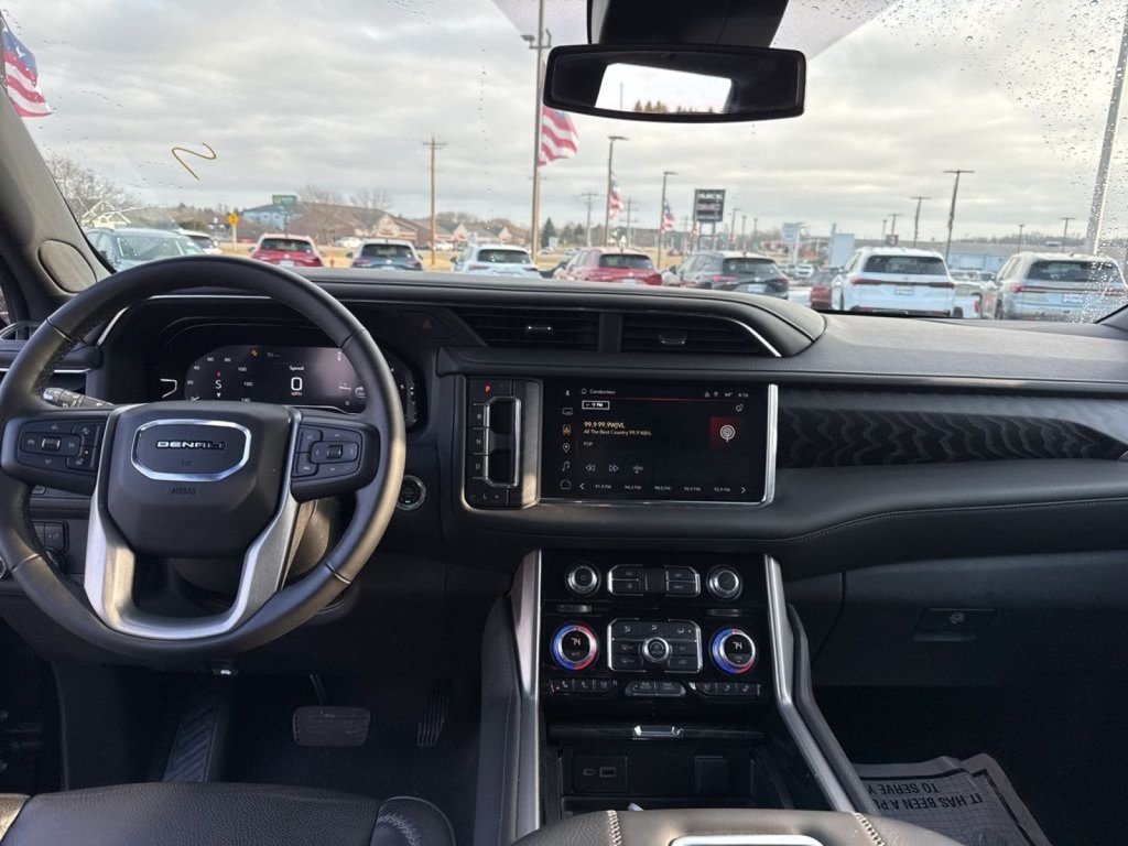 Used 2023 GMC Yukon XL Denali AWD/4WD image 42
