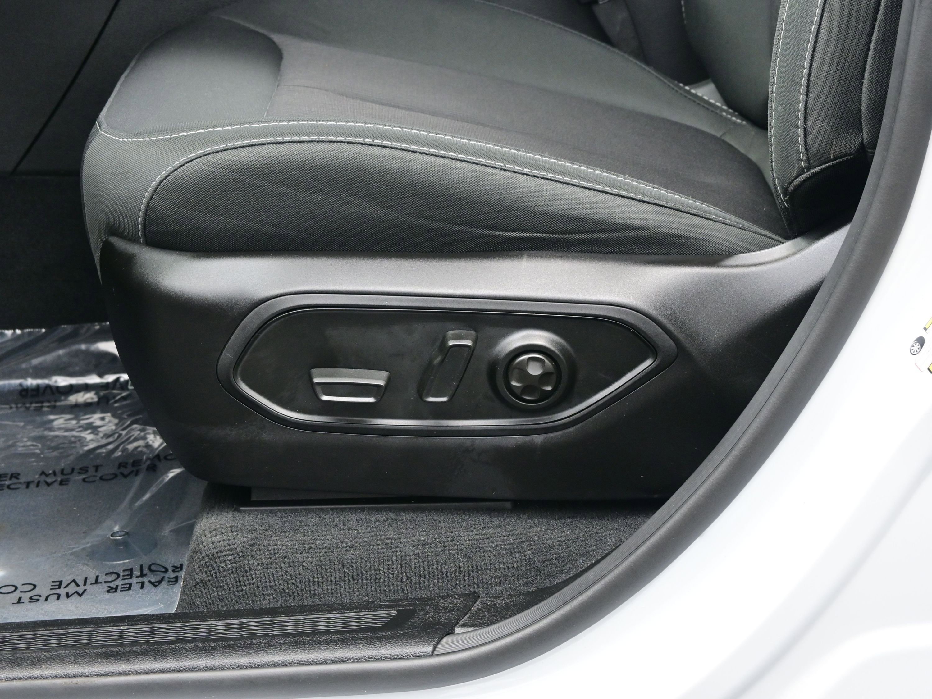 Used 2025 Jeep Grand Cherokee Laredo X w/ Luxury Tech Group I image 12