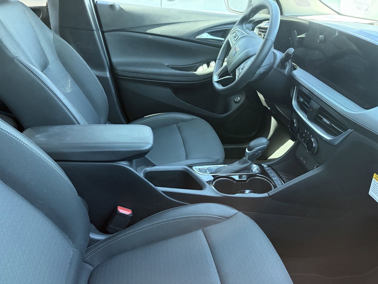 Certified 2024 Buick Encore GX Preferred w/ Comfort Package AWD/4WD image 8