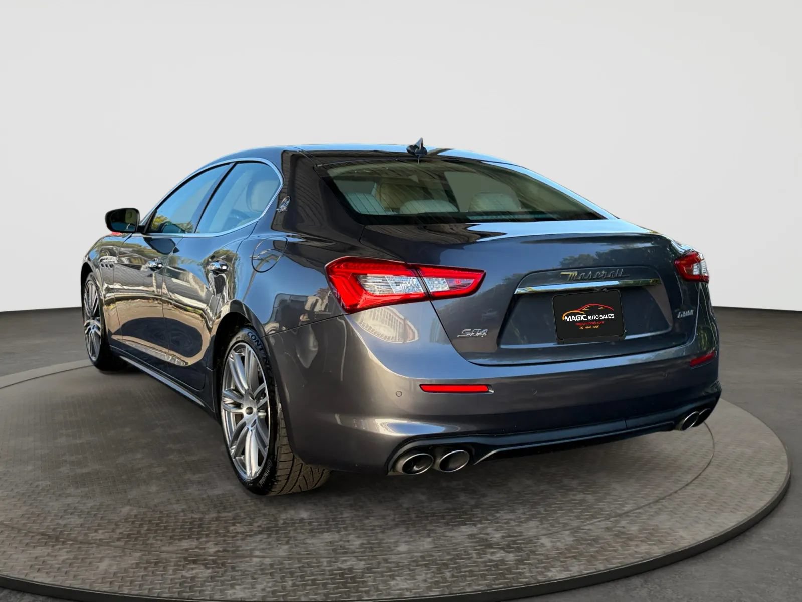 Used 2019 Maserati Ghibli S Q4 AWD/4WD image 8
