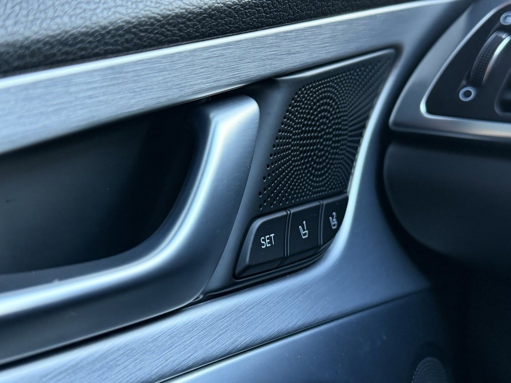 Used 2019 Genesis G70 2.0T Advanced w/ Dynamic Package image 30