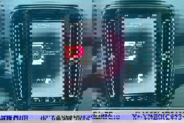 Used 2023 Volvo XC40 B4 Ultimate image 33