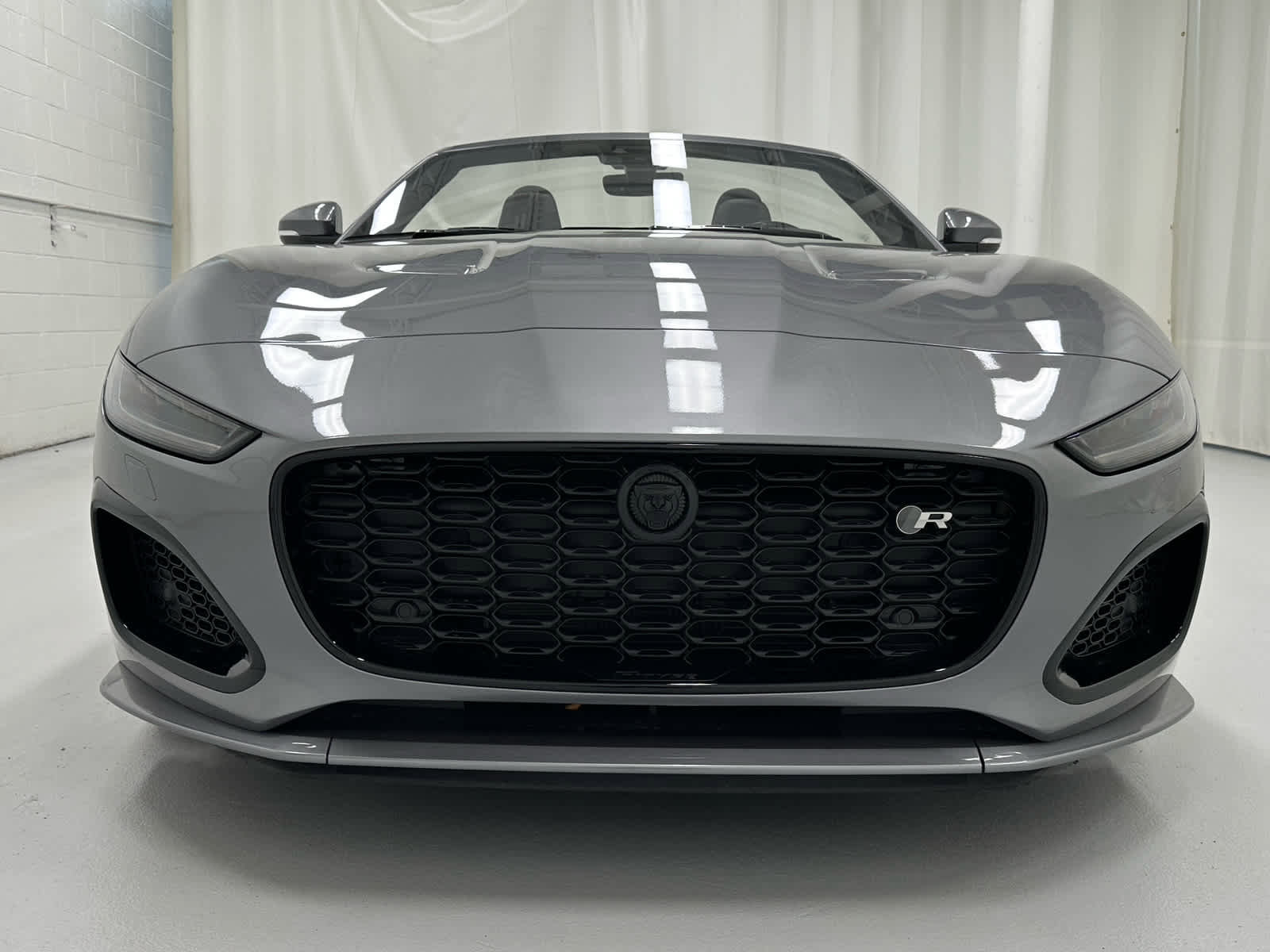 Used 2024 Jaguar F-TYPE R image 5
