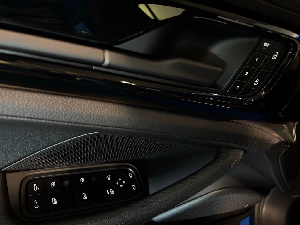 Used 2026 Porsche Panamera image 11