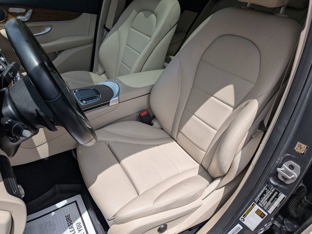 Used 2022 Mercedes-Benz GLC 300 4MATIC w/ Premium Package Lite image 13
