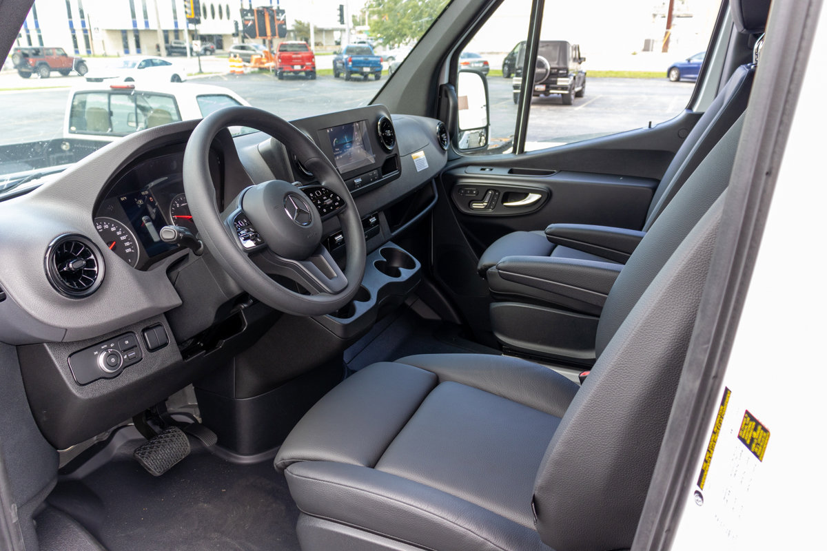 Used 2024 Mercedes-Benz Sprinter 2500 image 15