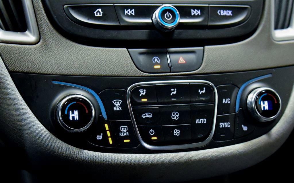 Used 2022 Chevrolet Malibu LT image 21