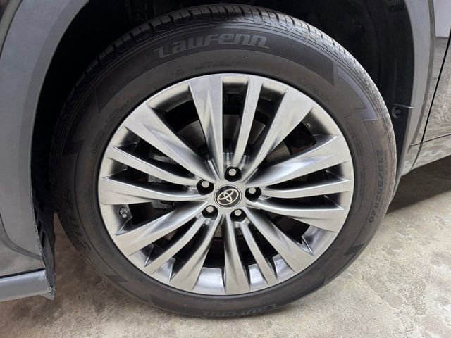 Used 2023 Toyota Highlander Platinum image 29