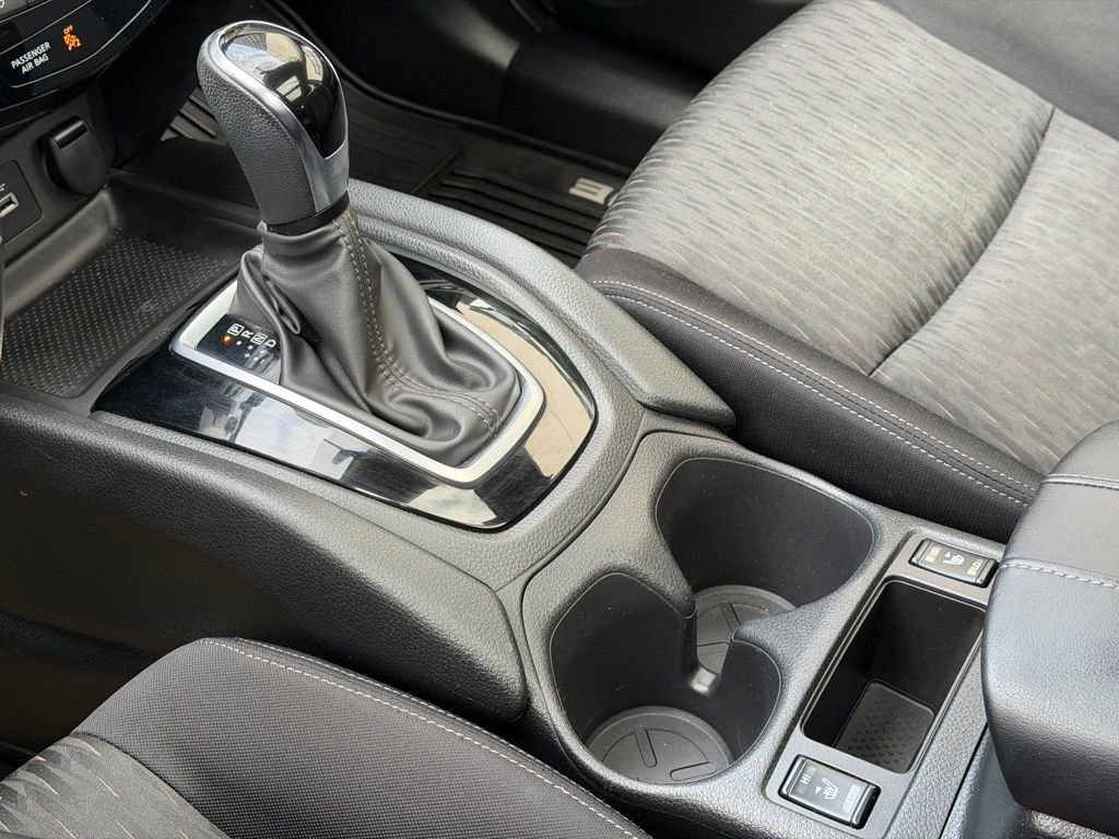 Used 2018 Nissan Rogue SV w/ Sun & Sound Touring Package image 16