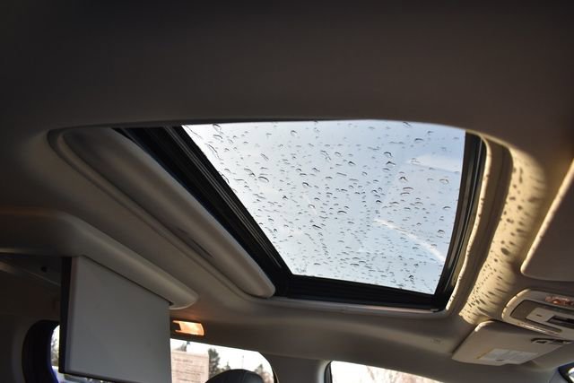 Used 2023 Toyota Sienna Limited image 14