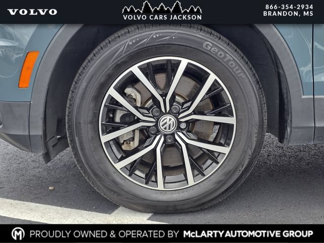 Used 2021 Volkswagen Tiguan SE w/ Panoramic Sunroof Package FWD image 30
