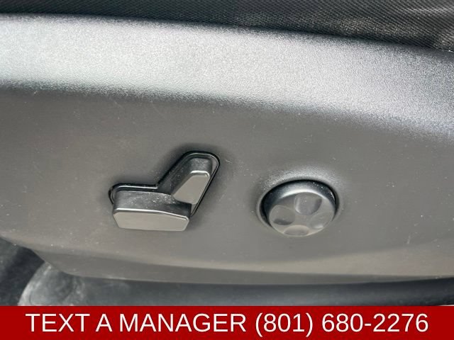 Used 2022 Chrysler Voyager LX FWD image 15