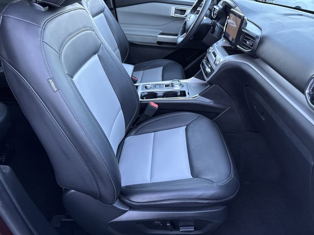 Used 2023 Ford Explorer XLT w/ Equipment Group 202A image 13