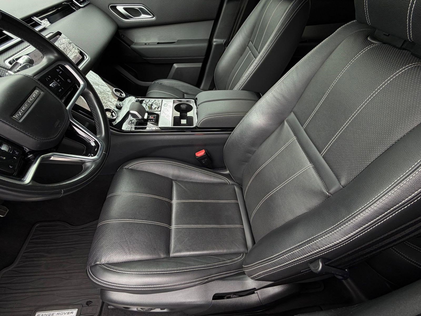 Used 2022 Land Rover Range Rover Velar R-Dynamic S image 5