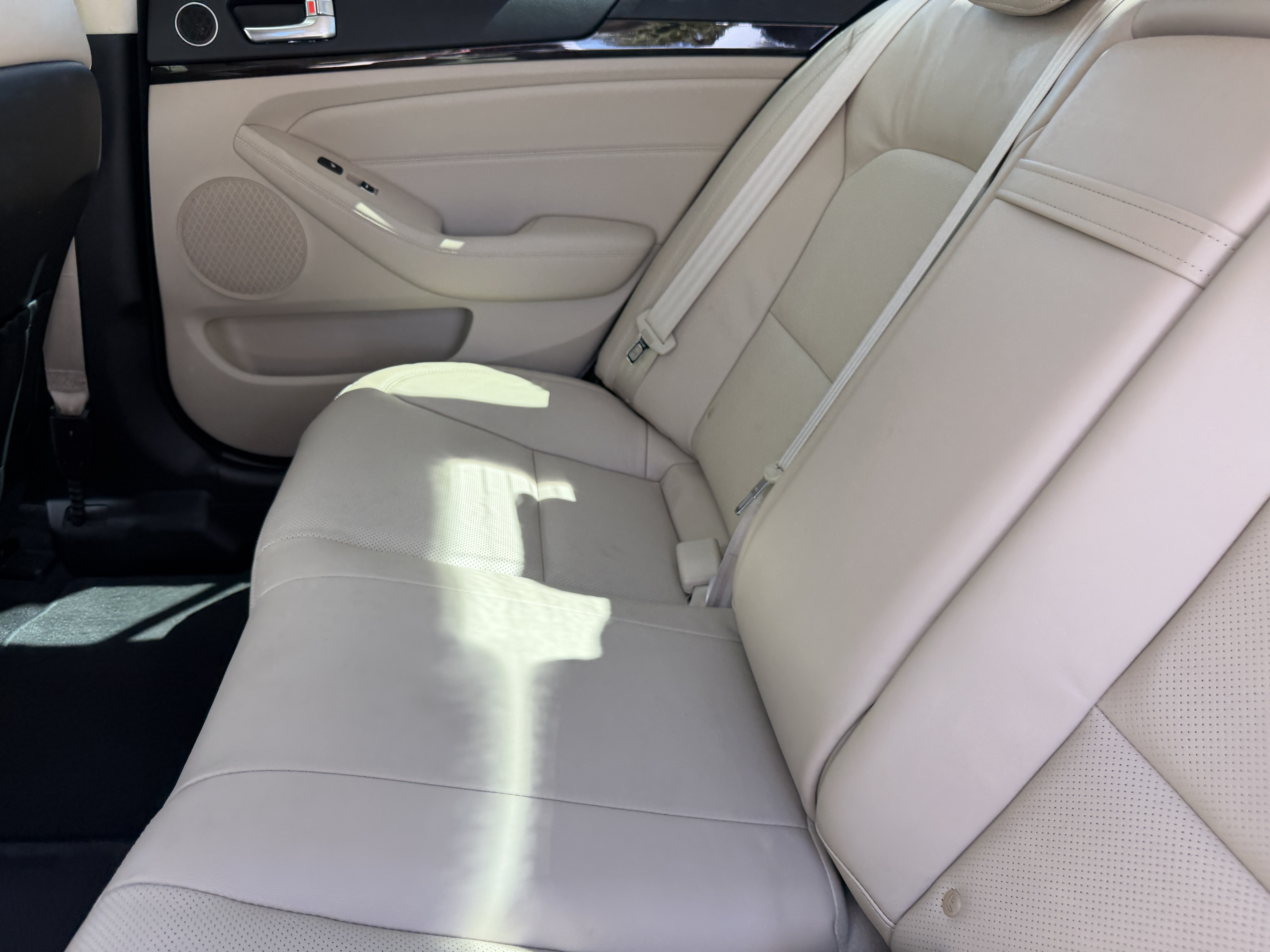 Used 2015 Kia Cadenza Premium w/ Technology Package FWD image 15