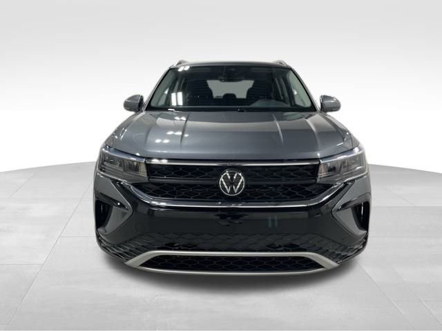 Certified 2024 Volkswagen Taos SE image 10