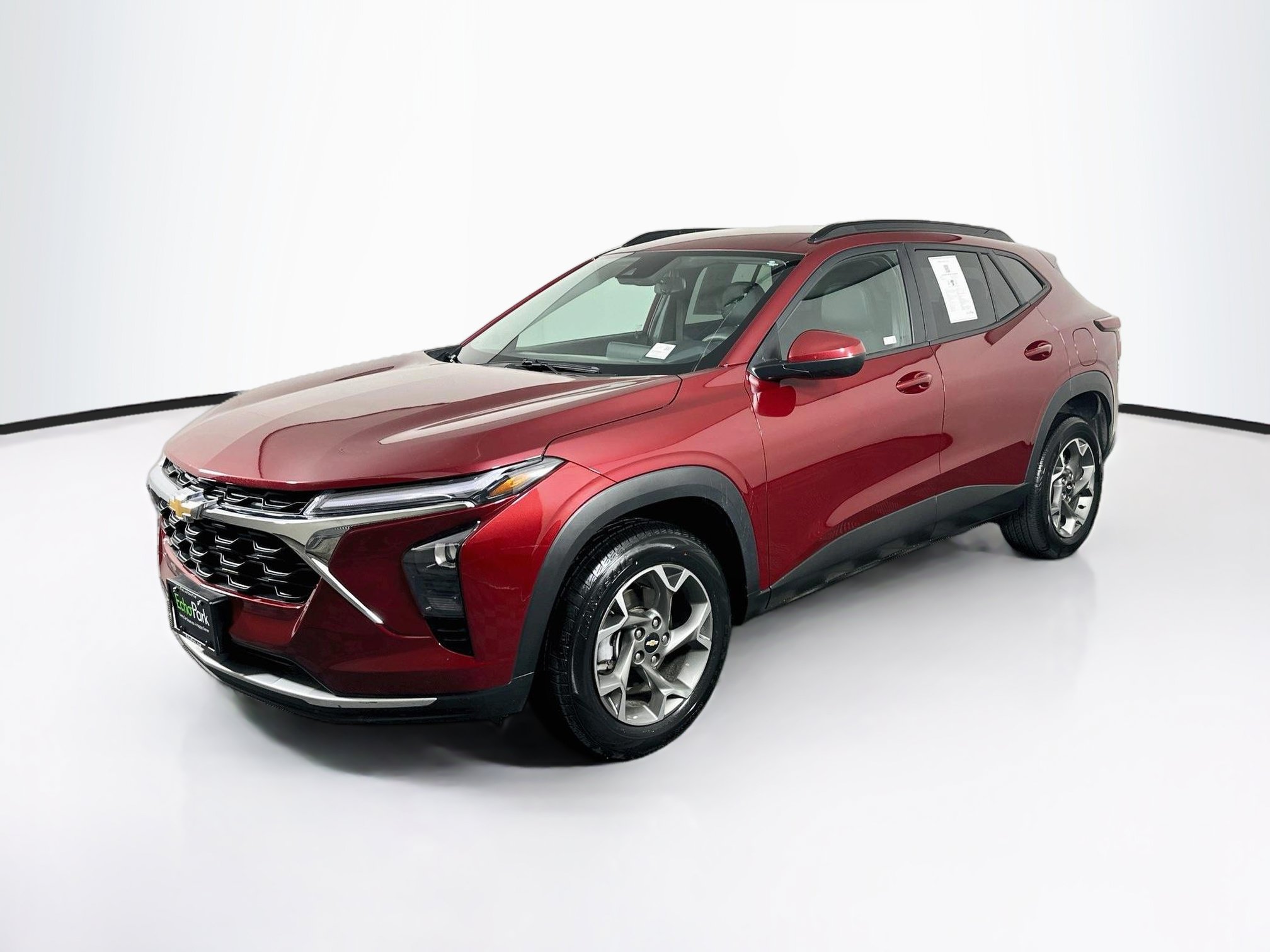 Used 2025 Chevrolet Trax LT FWD image 3