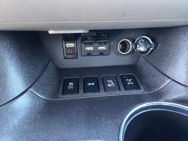 Used 2019 Toyota Highlander LE AWD/4WD image 14