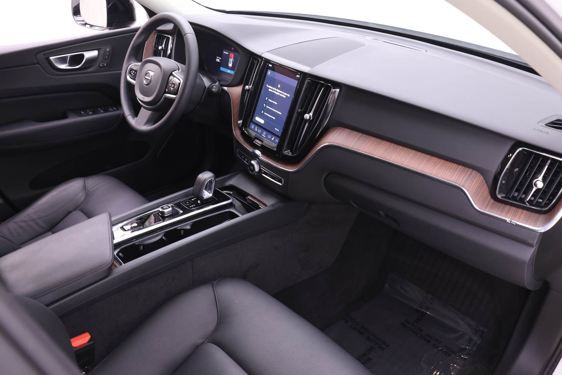 Certified 2024 Volvo XC60 B5 Plus w/ Protection Package Premier image 22