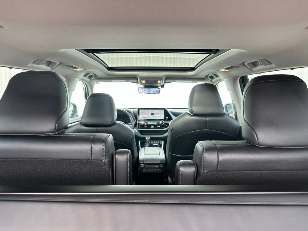 Used 2024 Toyota Highlander Platinum AWD/4WD image 27