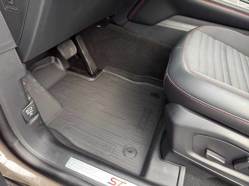 New 2026 Ford Explorer ST-Line w/ ST-Line Street Pack image 13