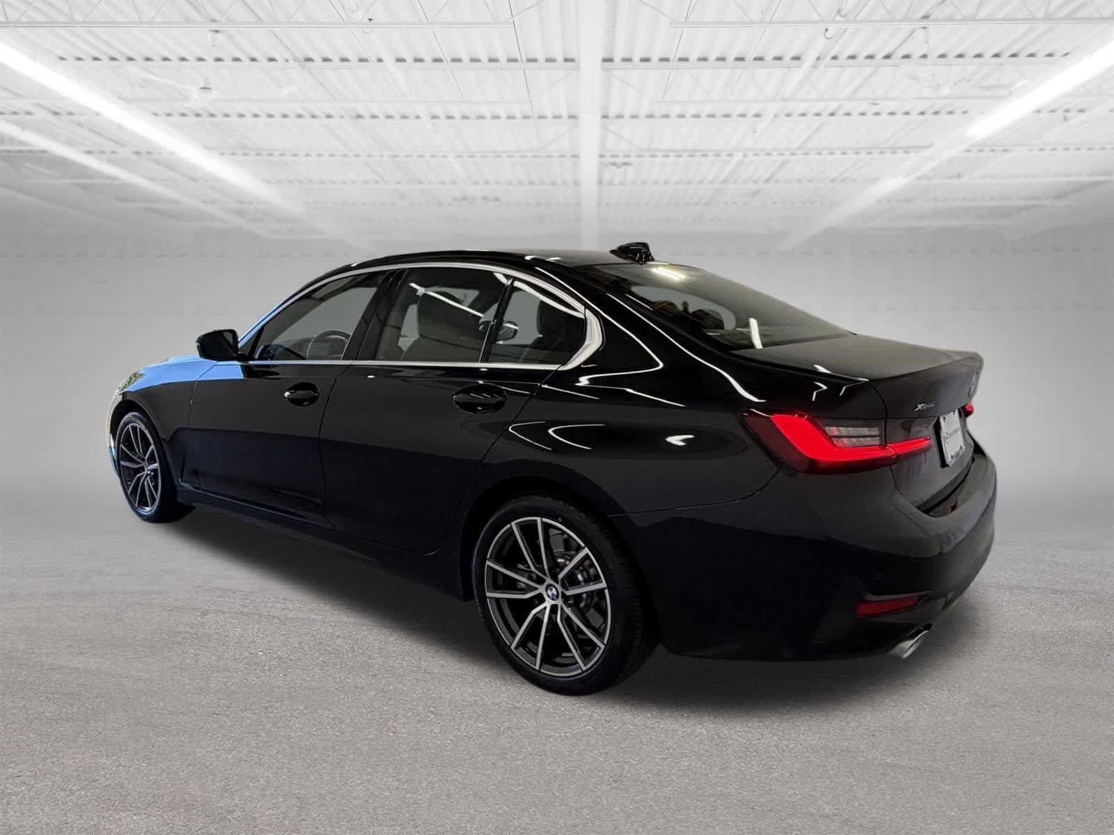 Used 2022 BMW 330i xDrive Sedan w/ Premium Package AWD/4WD image 3