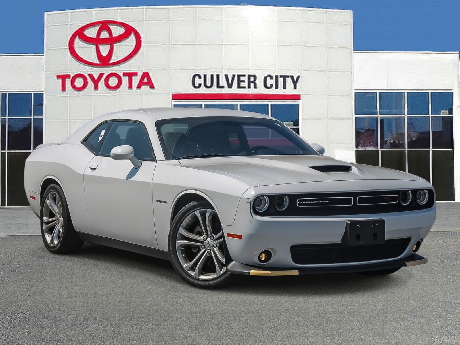 Used 2022 Dodge Challenger R/T image 1