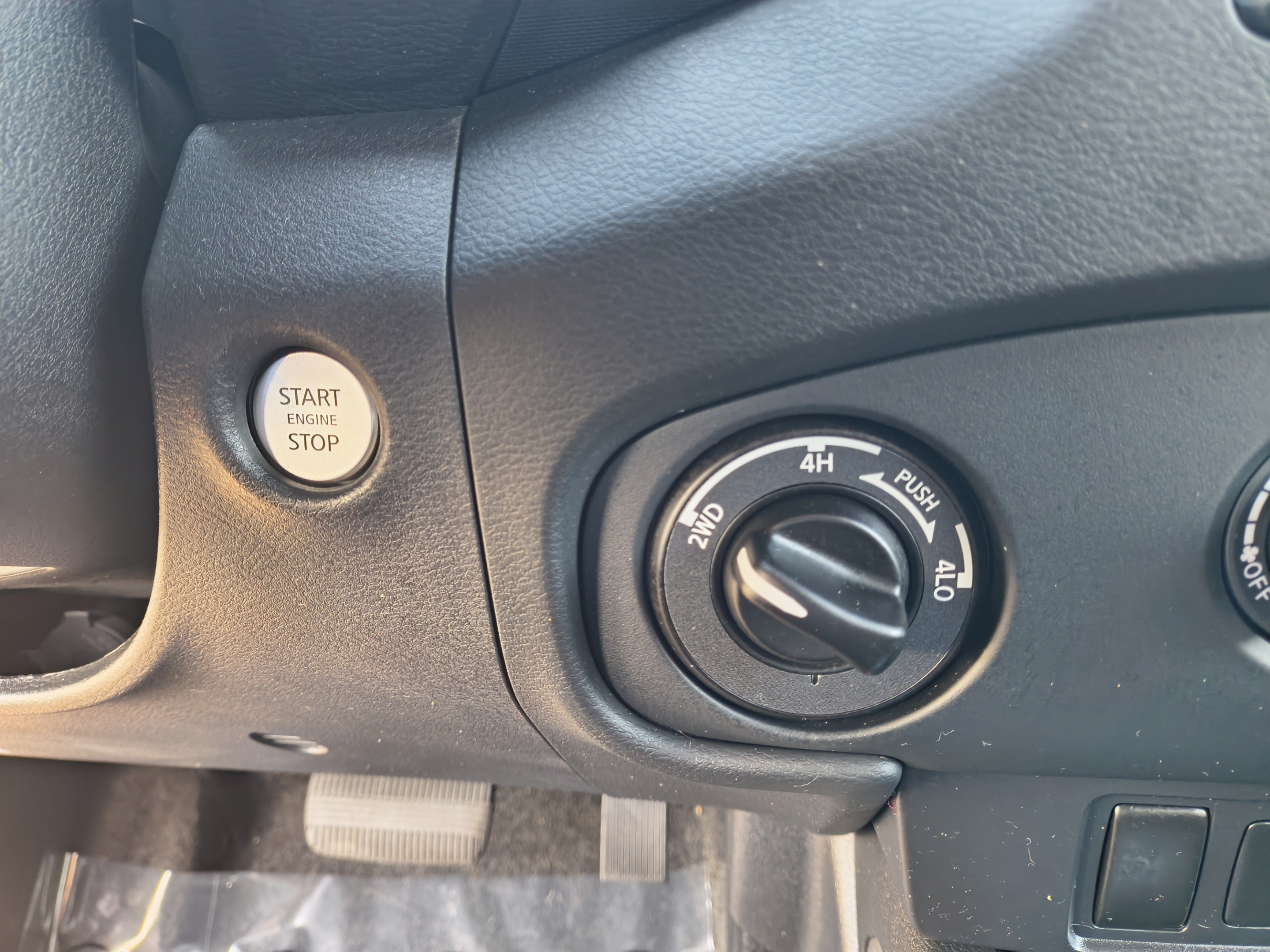 Certified 2022 Nissan Frontier SV w/ Technology Package AWD/4WD image 29