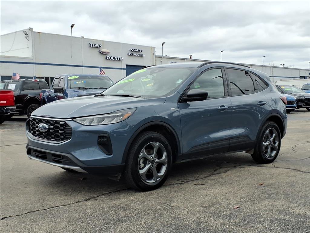 Used 2025 Ford Escape ST-Line w/ Cold Weather Package AWD/4WD image 7